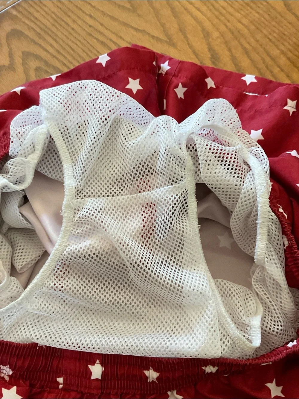 Brave Soul Deep Red Star Print Swim Trunks, Boys Sz M